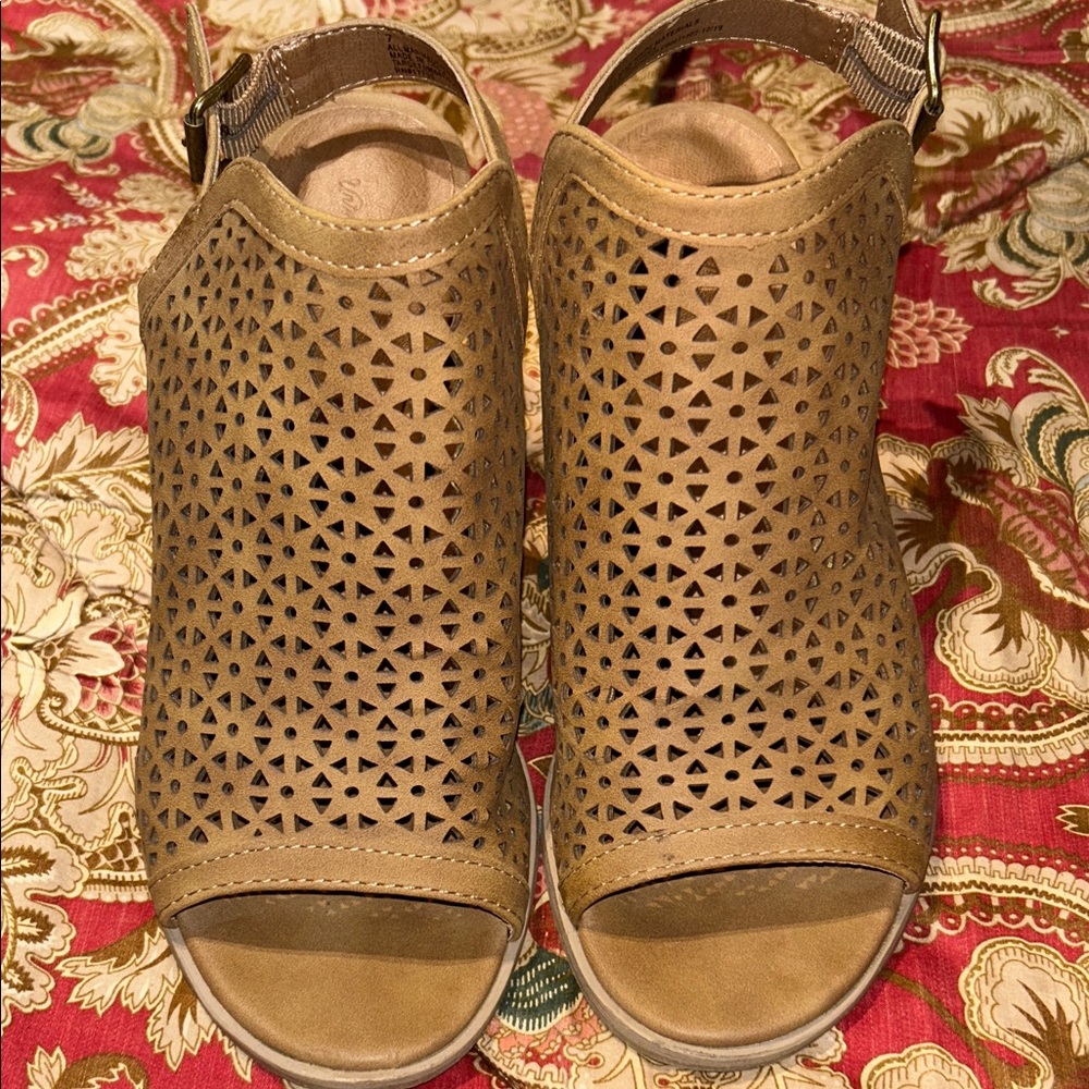 Universal Thread Brown Geometric Sandals - image 1